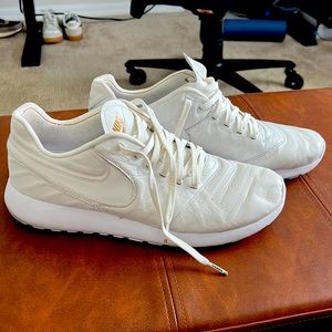 Nike Rosche Tiempo. Men’s 10.5